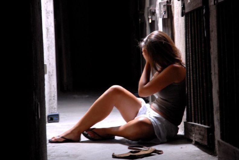 Oristano, violentò la figlia della compagna: condannato 