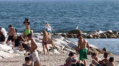 Spiagge libere, cambia poco Ok l’accesso, no alla tintarella