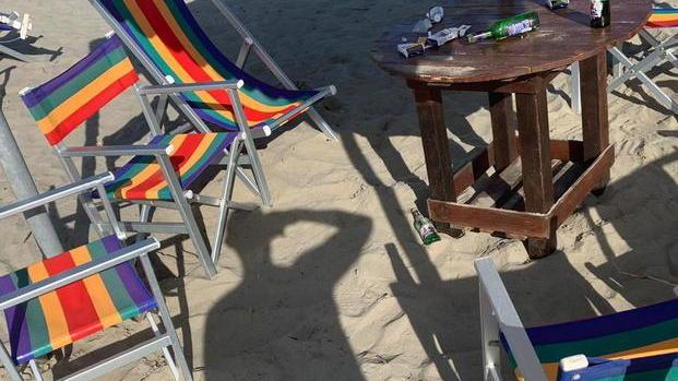 A Marina si chiede la spiaggia chiusa al calar del sole