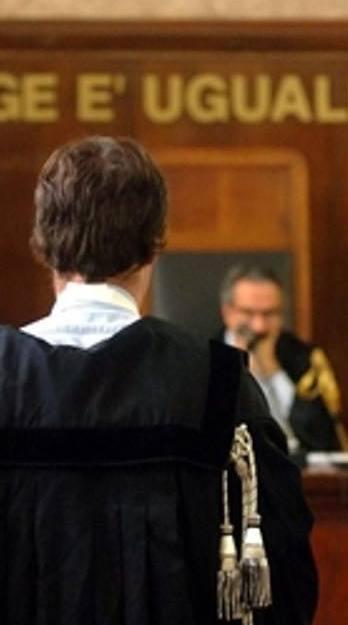 Sesso con una minorenne, nei guai per il video 
