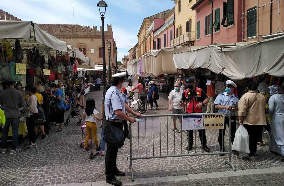 Soddisfazione per il via del mercato di Cento 