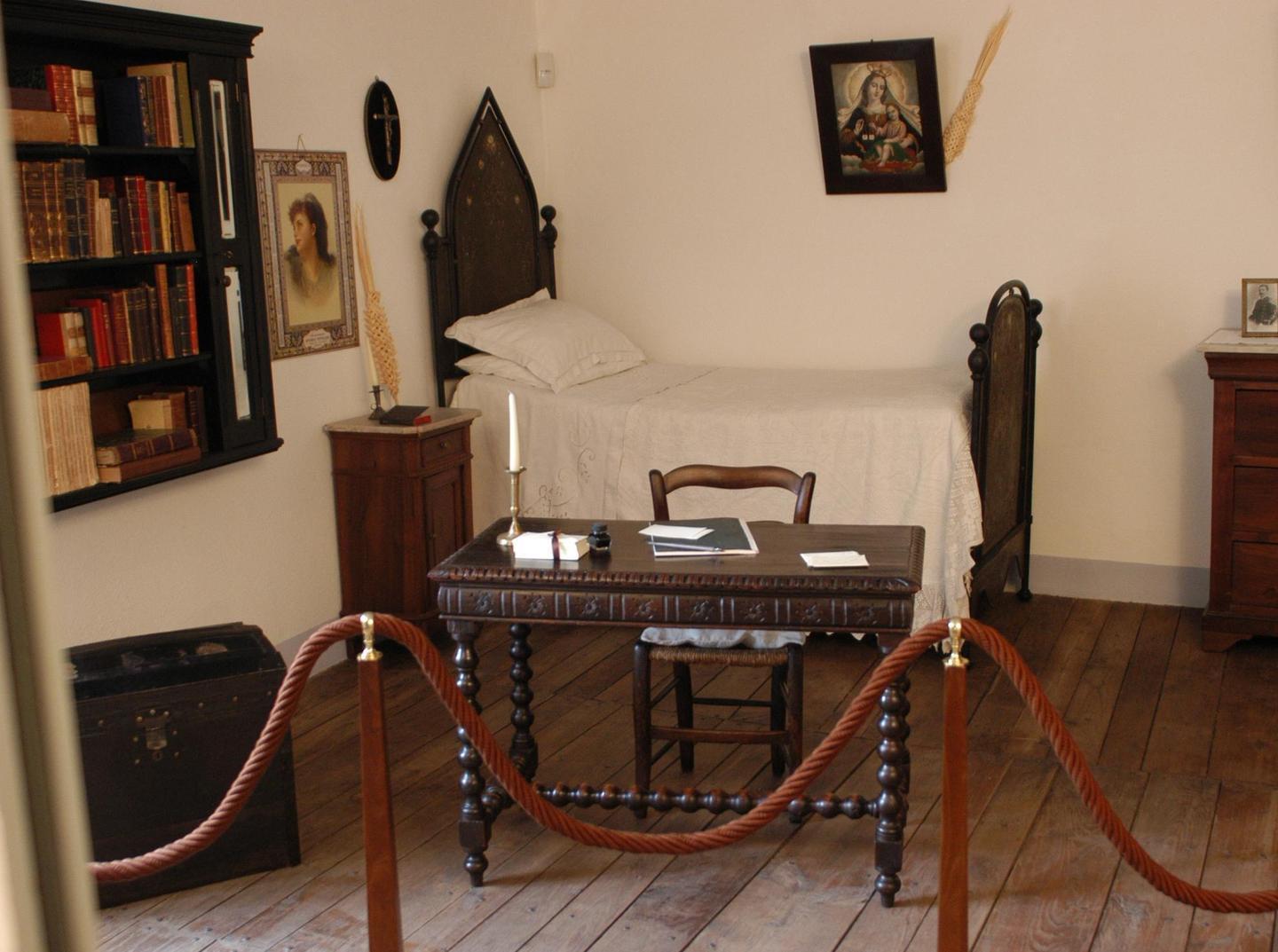 Riaprono i musei del Costume e Deleddiano 