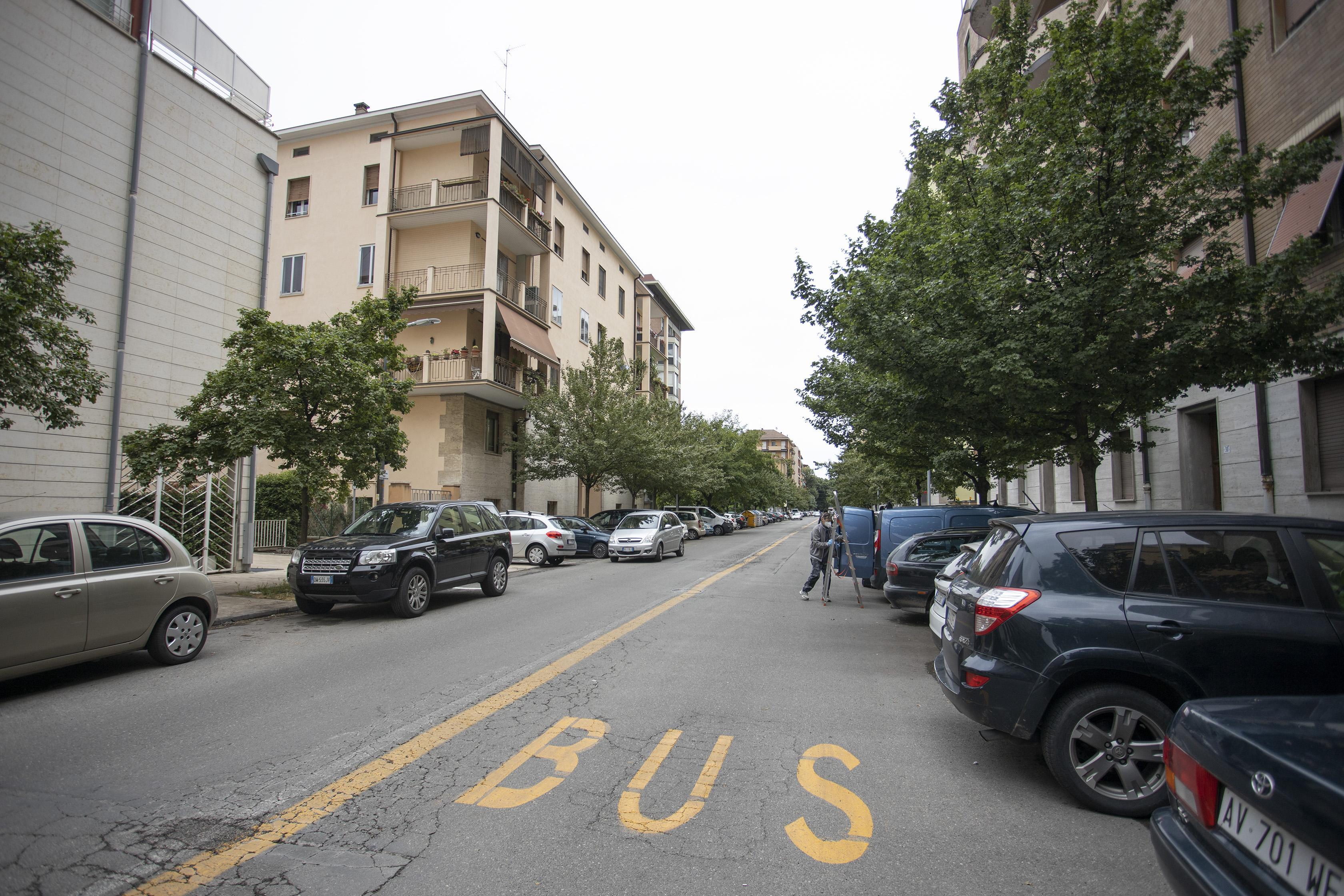 Modena. Spari in via Verdi: la Scientifica cerca le impronte sul campanello del citofono  