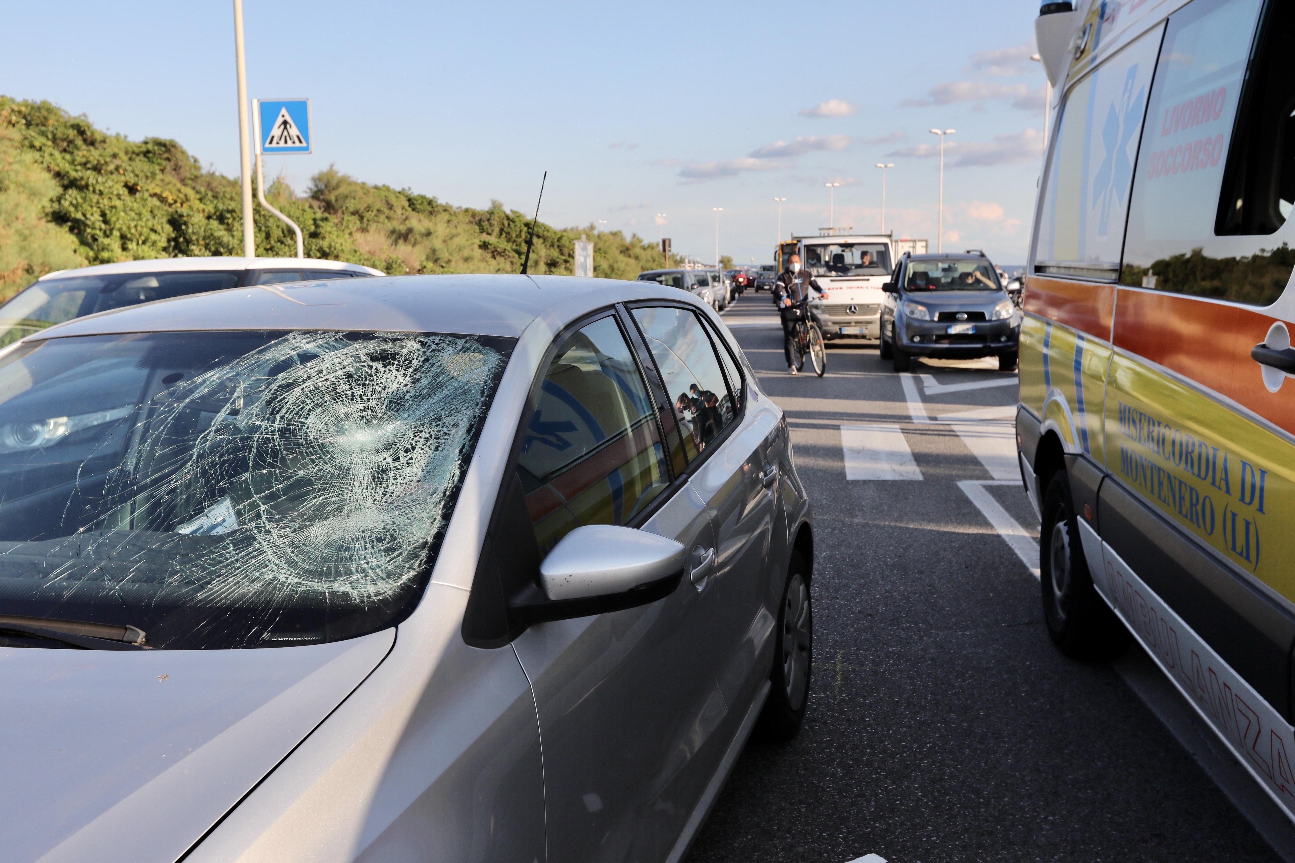 La Volkswagen danneggiata (foto Marzi)