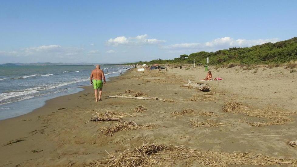 Spiagge libere con vigilanti e i bagnetti possono ampliarsi