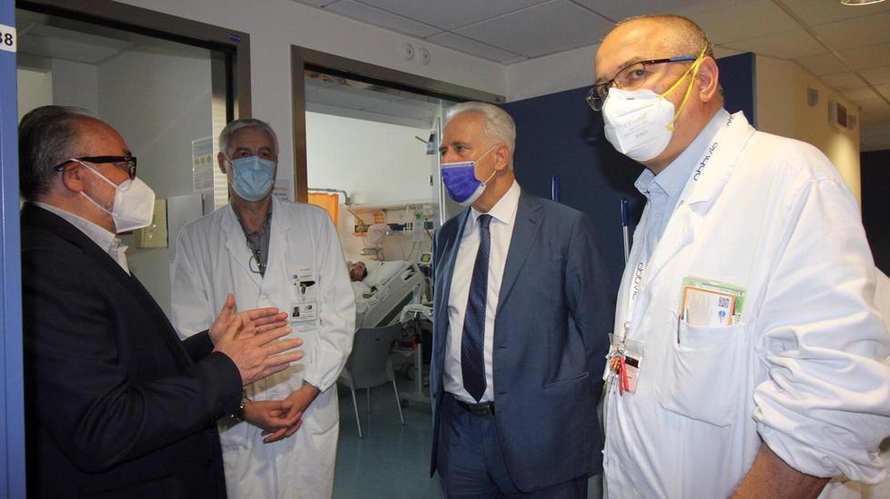 l presidente Giani, al centro, insieme al direttore Morello Marchese e al dottor Consales