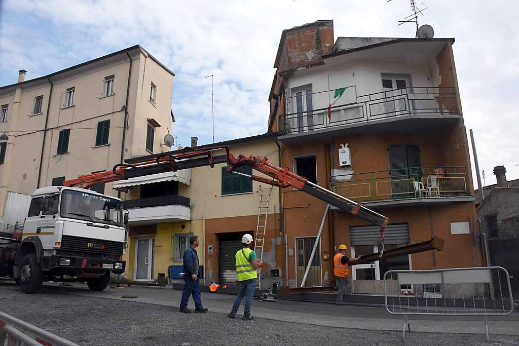 Via delle Mura, palazzina a rischio crollo. Al vaglio la demolizione parziale della casa