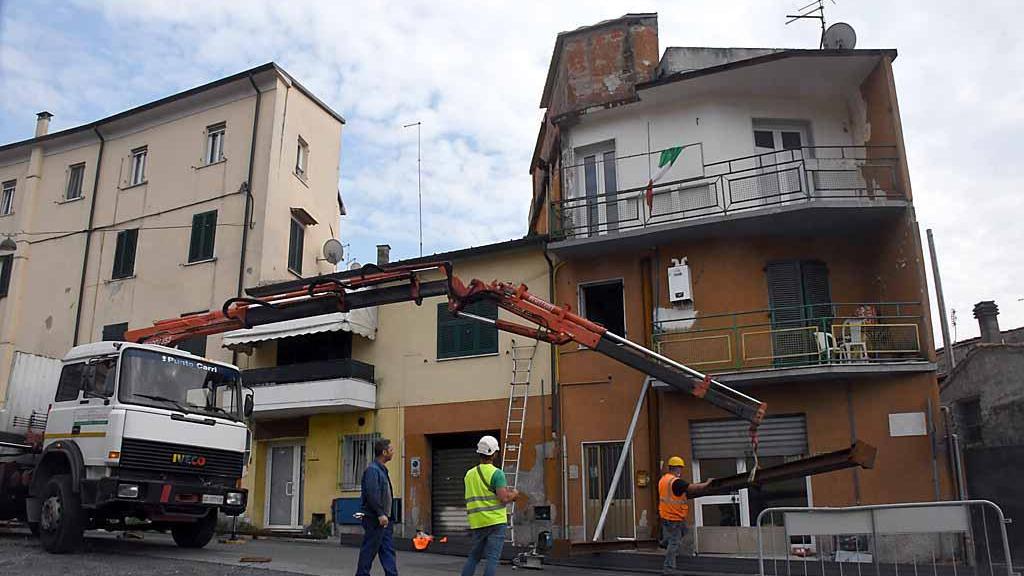 Via delle Mura, palazzina a rischio crollo. Al vaglio la demolizione parziale della casa