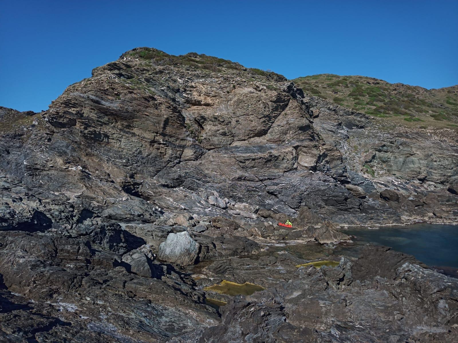 La scogliera da dove è precipitato l'escursionista