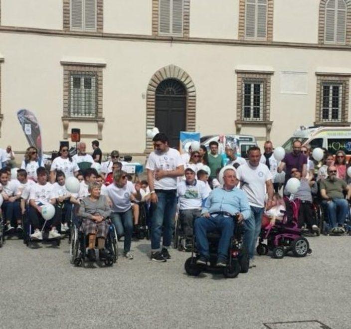 Luccasenzabarriere, rinviata a ottobre “Una marcia in più”