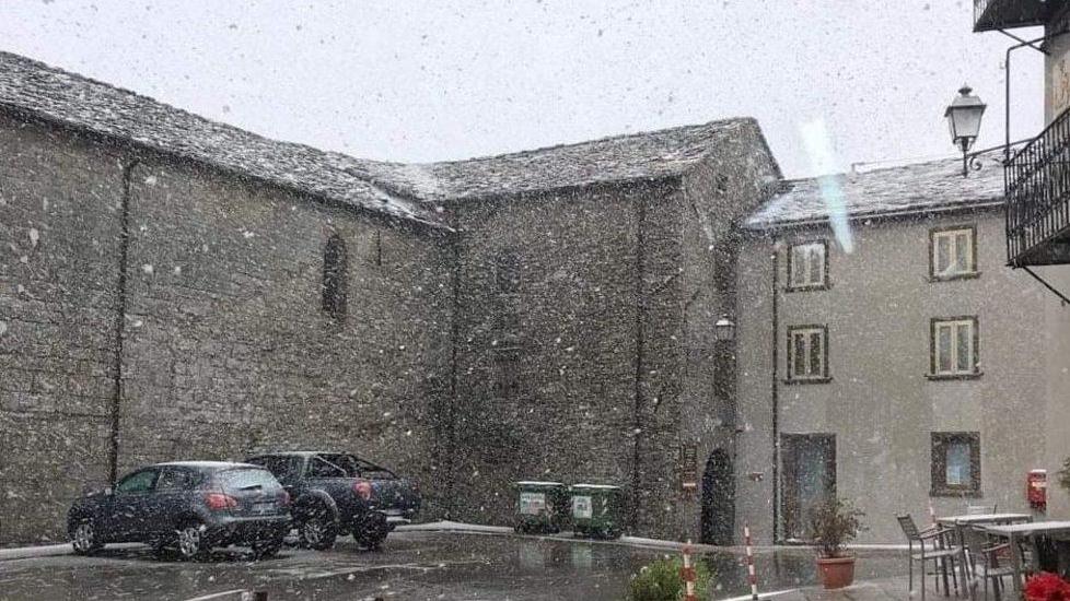 Si avvicina l’estate e a San Pellegrino in Alpe arriva la neve