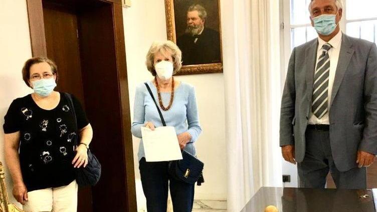 Alle famiglie bisognose il dono del direttore Bvlg che va in pensione