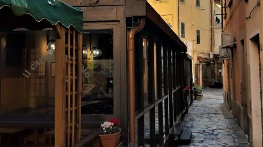 Meno tavoli, pochi clienti «Ripartenza al rallentatore»