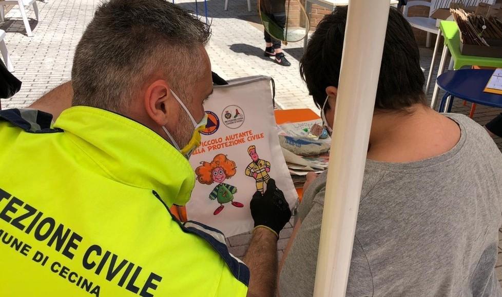 Tanti colori nei disegni di 80 bimbi 