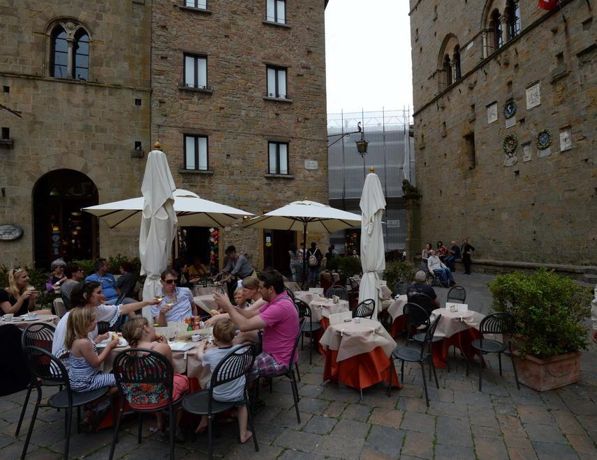 Misure anti crisi: la giunta cancella la tassa di soggiorno 