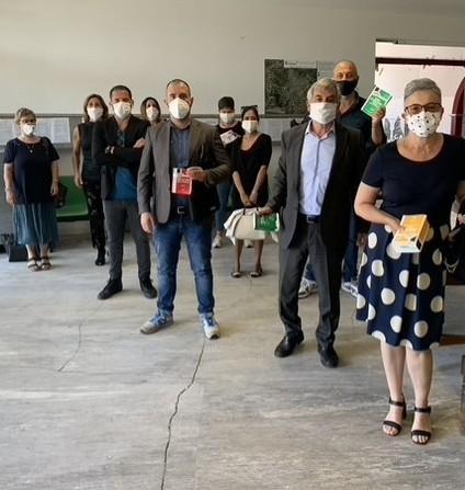 Giustizia sospesa, gli avvocati protestano Sit in in tribunale: «Restituiamo i codici»