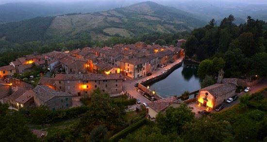 Una veduta del paese di Santa Fiora