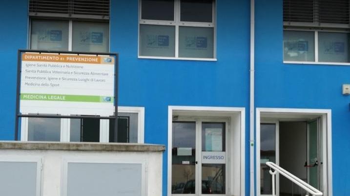 L’attività della Medicina legale, all’interno del cosiddetto palazzo blu di Pontedera è sospesa da più di due mesi per l’emergenza coronavirus