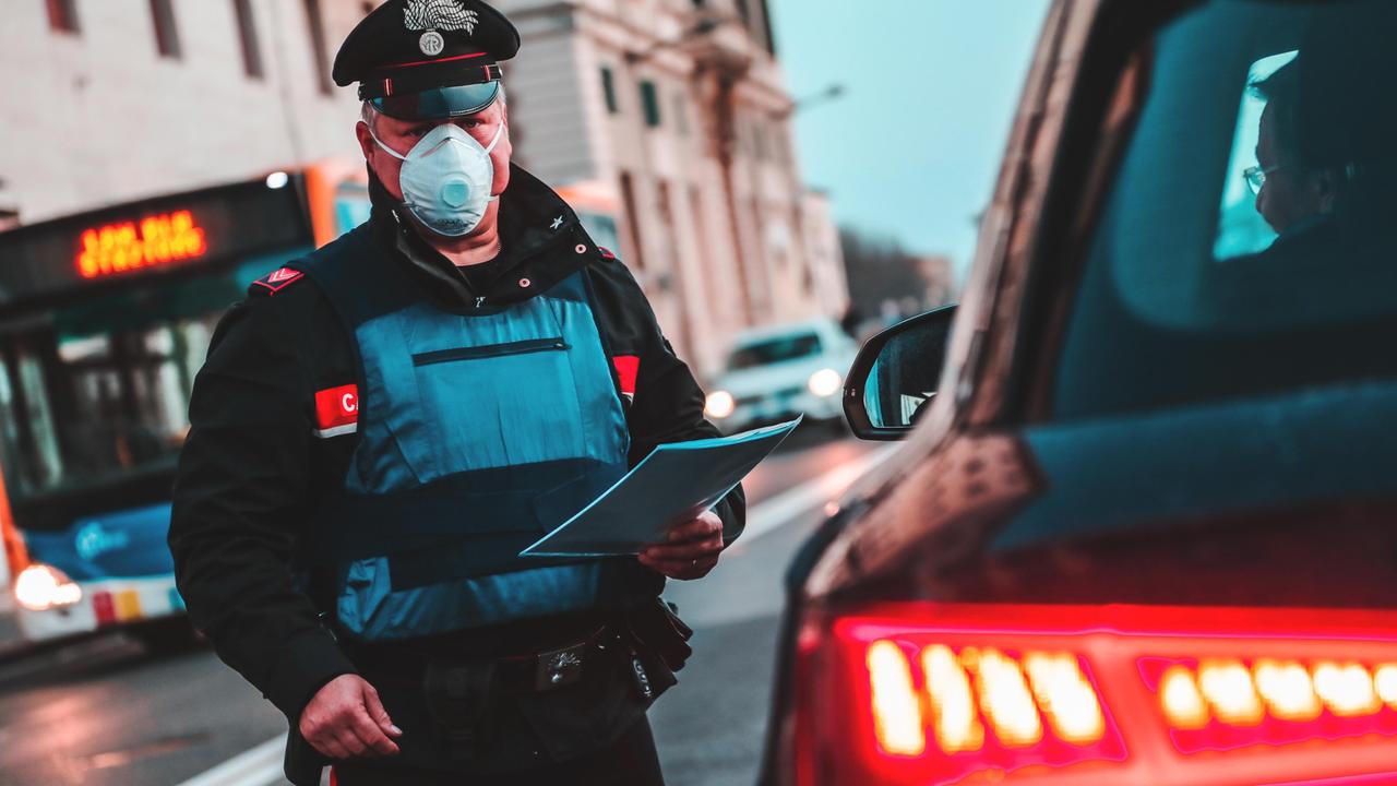 Un militare impegnato in un servizio di controllo (Foto di archivio)