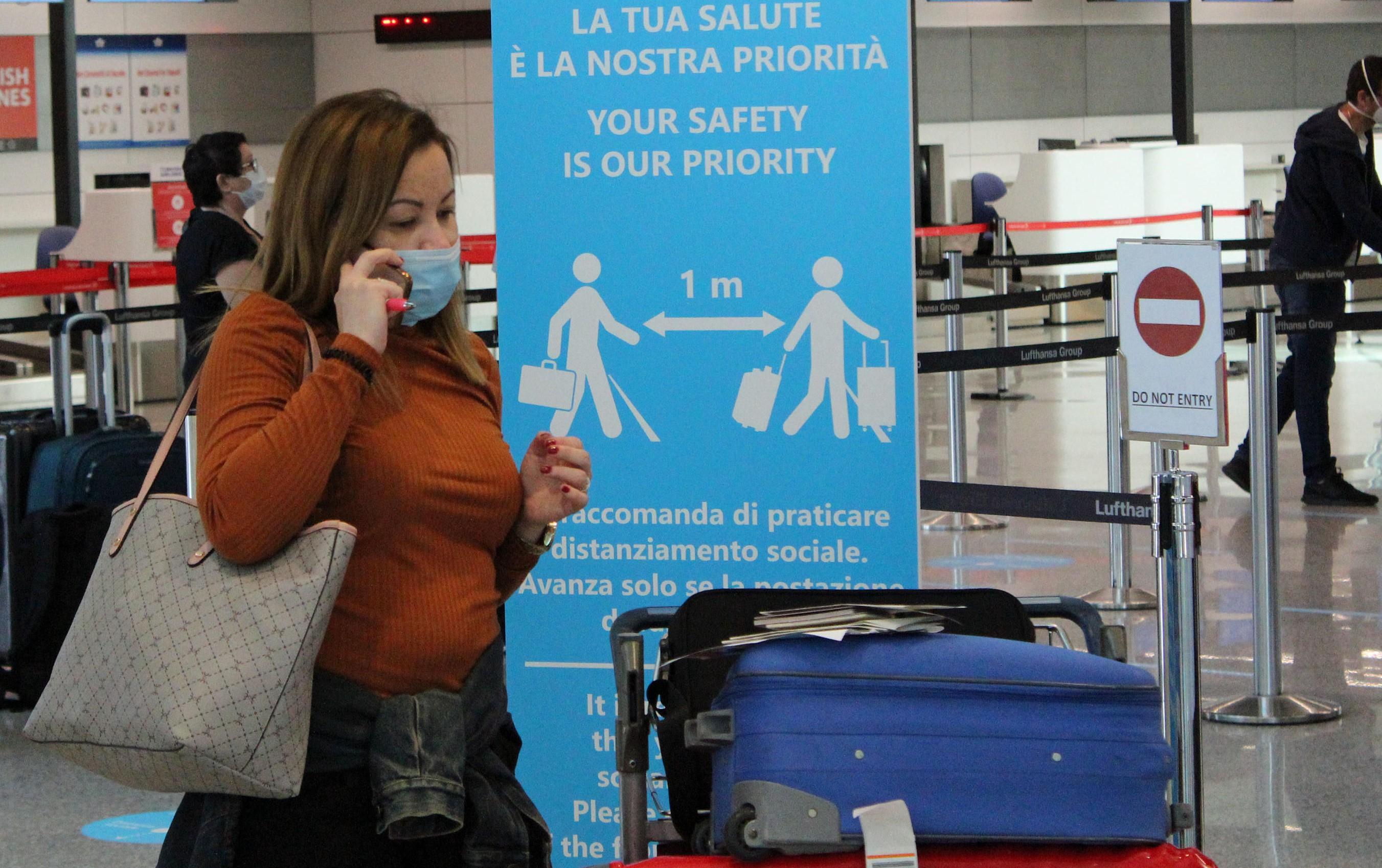 Solinas insiste: ingressi solo con il test. Ma dal 3 via libera ai biglietti di aerei e navi