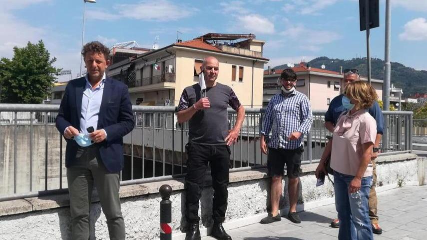 «Abbassare il letto del fiume o spendere e fare più in fretta»