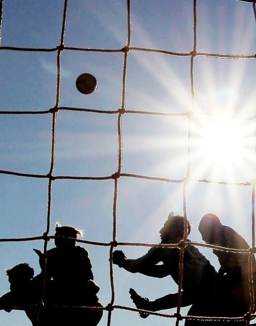 I calciatori: mai di pomeriggio «Giocheremo solo dopo le 19» 