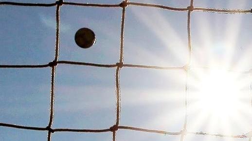 I calciatori: mai di pomeriggio «Giocheremo solo dopo le 19»