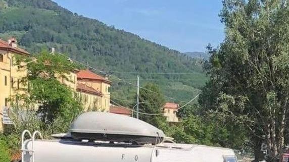 «Roulotte da mesi nel parcheggio di Saltocchio»