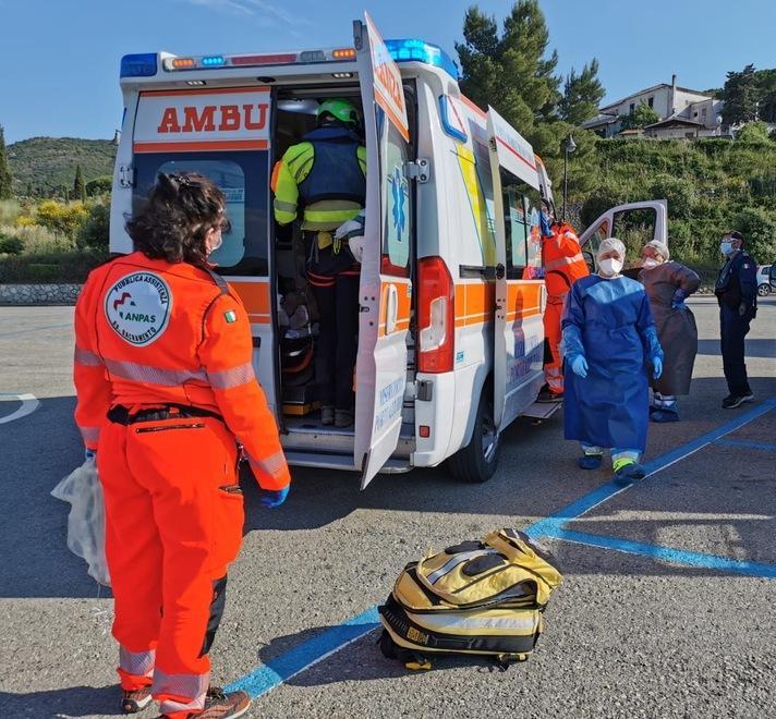 Precipita in un dirupo, trasferito a Siena col Pegaso 