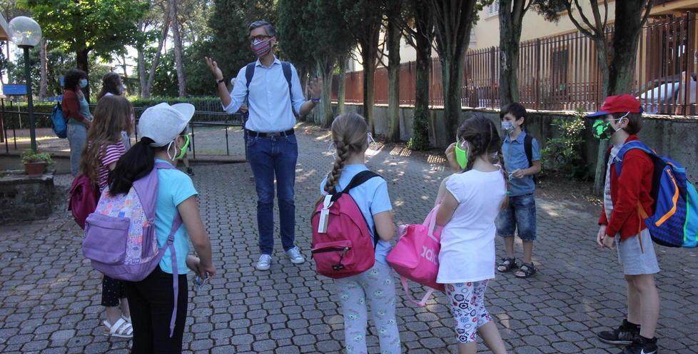 Puggelli: «Le distanze a scuola sono impossibili da applicare» 