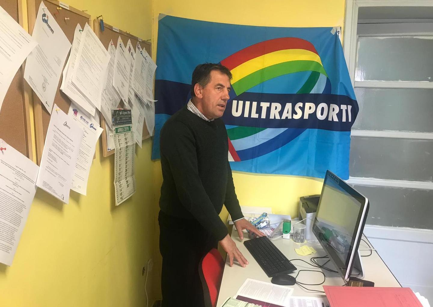 Uil: «In ginocchio le aziende di trasporti Silenzio dalla Regione»