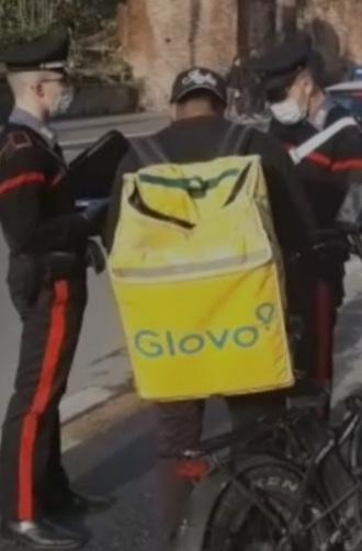 Lavoratori sfruttati, controlli su 4 agenzie che impiegano riders a Massa-Carrara