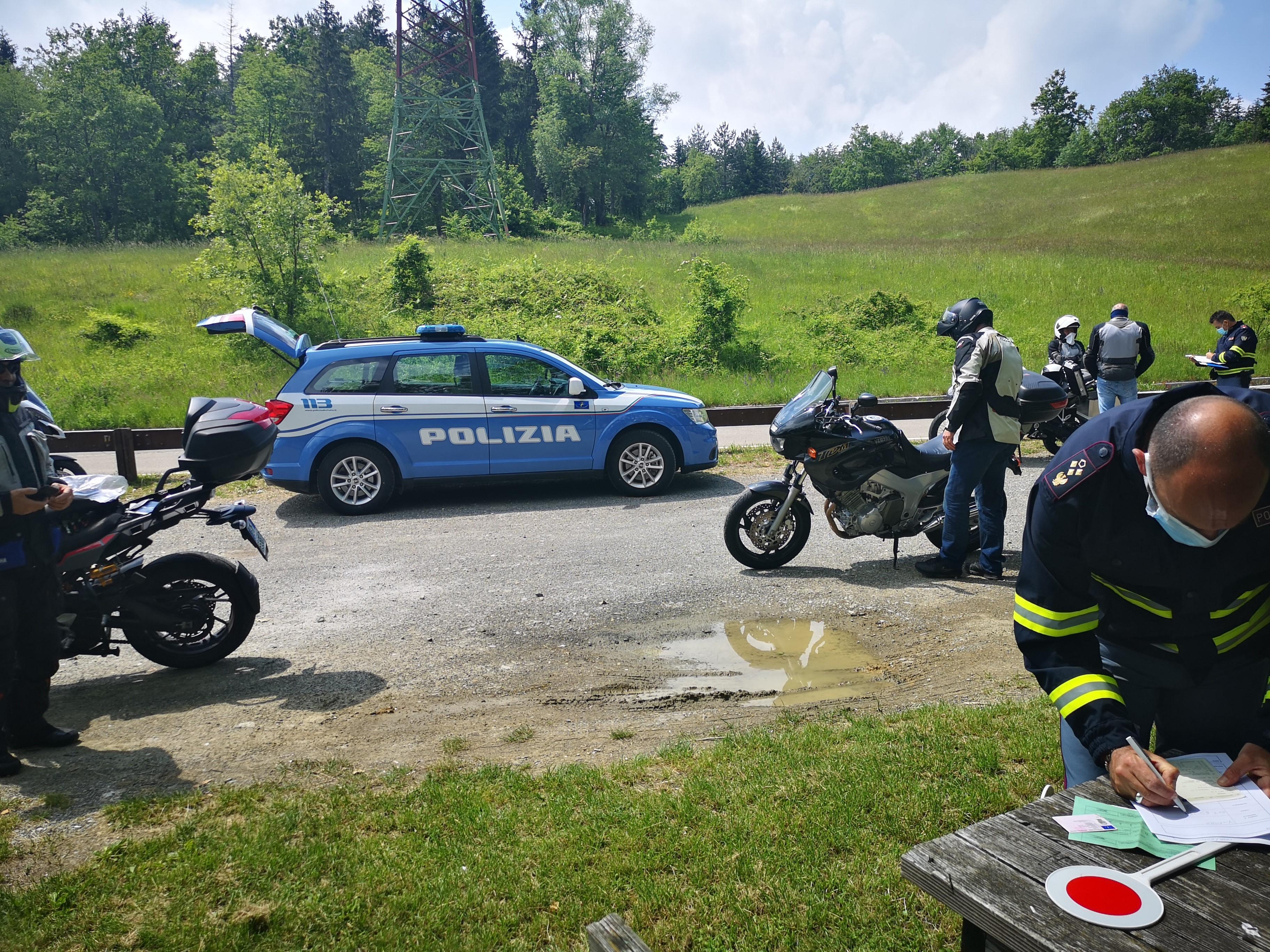 Castelnovo Monti, polizia stradale setaccia l'Appennino a caccia dei motociclisti indisciplinati