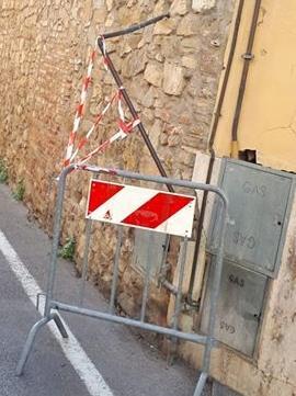Il tubo del gas danneggiato dai vandali
