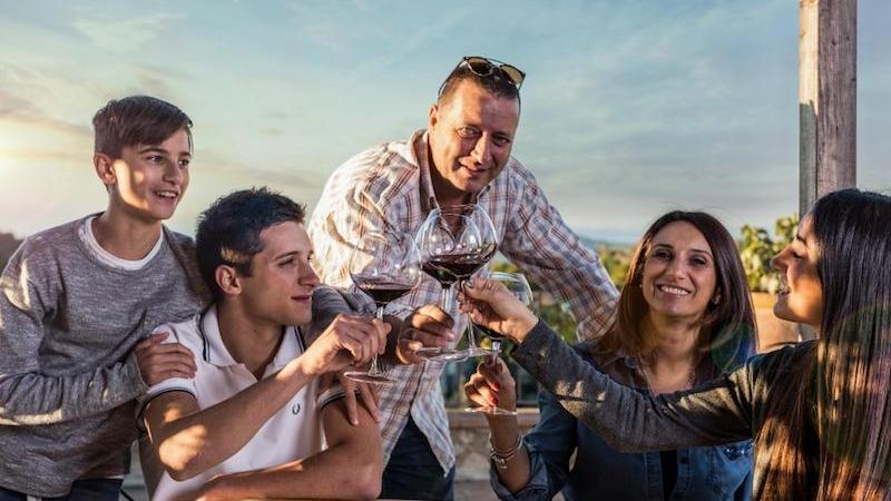 La famiglia Mazzantini oggi inaugurerà "La Braceria" a Certaldo