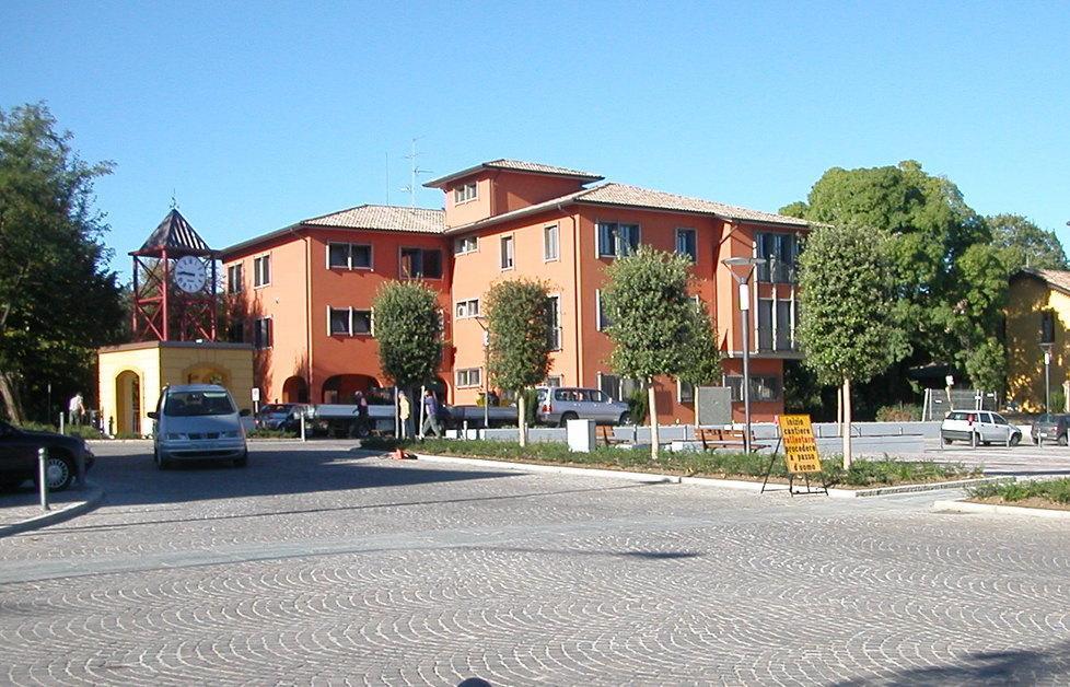 La centralissima piazza Cavicchionia Albinea