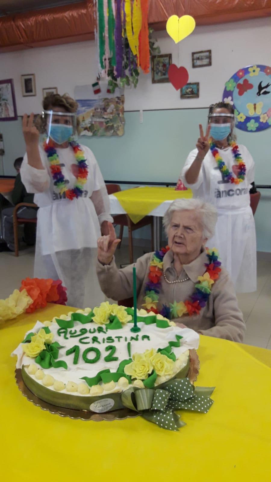 La torna di compleanna con la quale Cristina Paolini era stata festeggiata per i suoi 102 anni