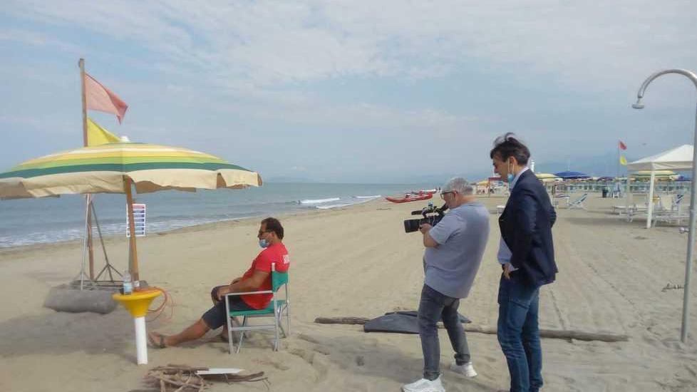 Telecamere puntate sulle spiagge della Versilia