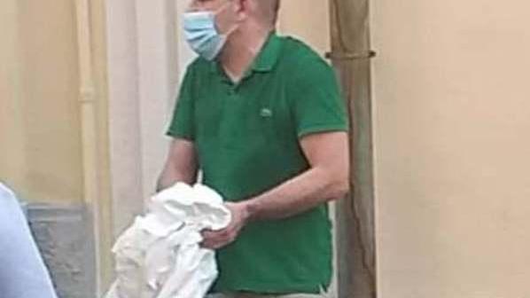 Nell’alloggio passando da una finestra in via Vespucci