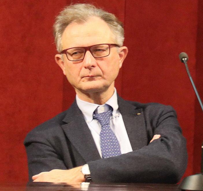 Il professionista in silenzio durante l’interrogatorio 