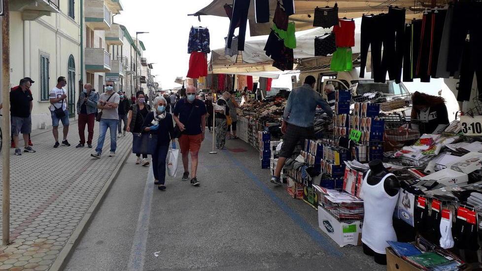 Bene la prima per il mercato di Marina Tanta gente anche dall’entroterra