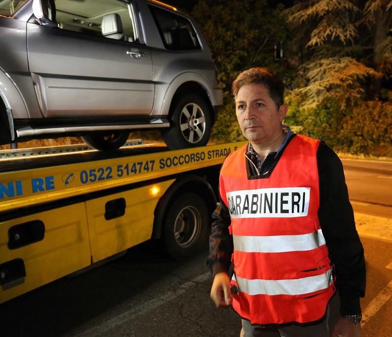 Travolge con l’auto due carabinieri fermi a rilevare un incidente sulla 63 