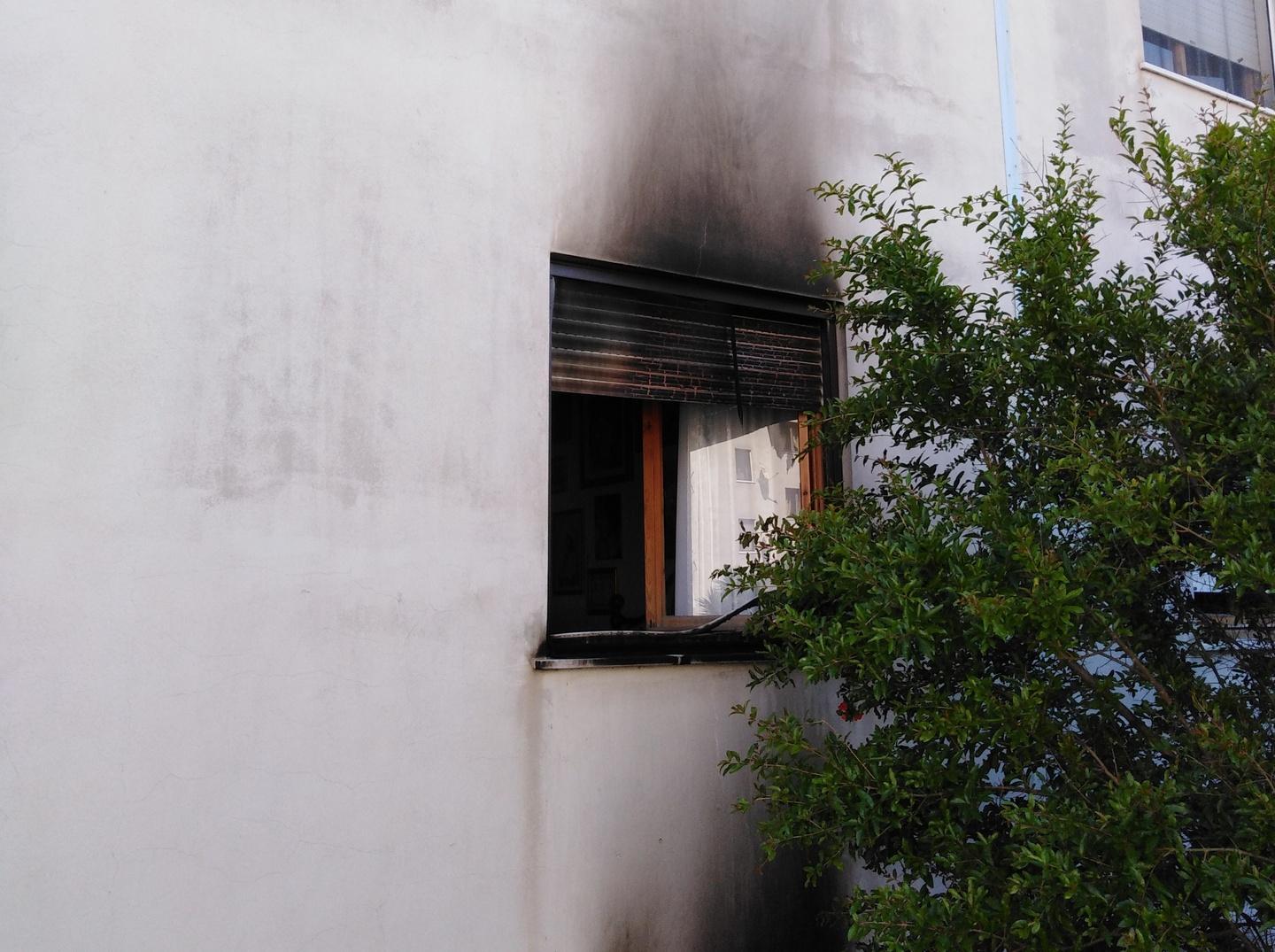 Bottiglie incendiarie lanciate dentro una casa 