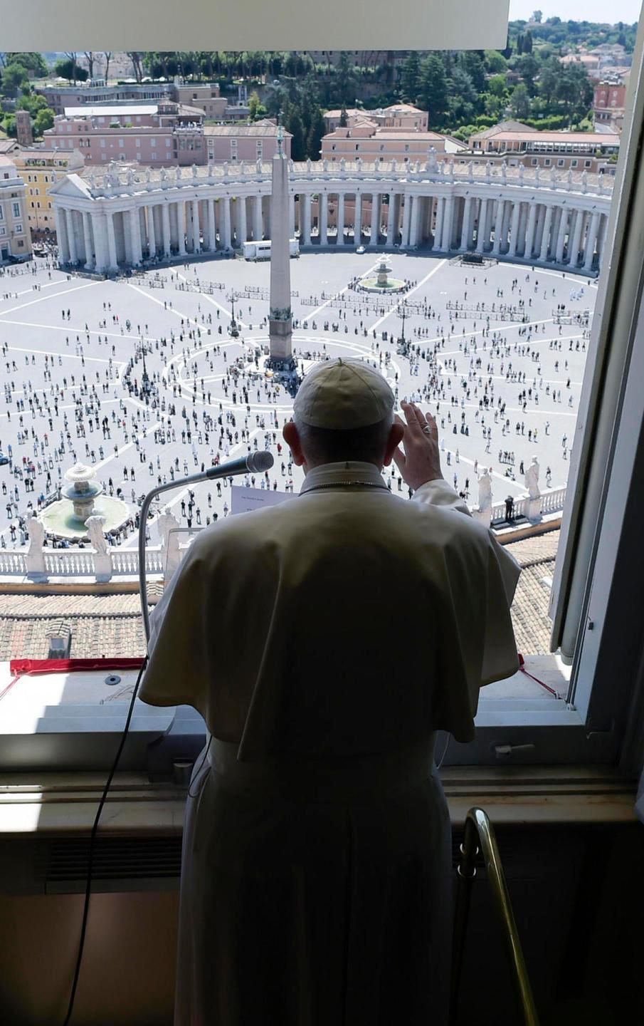 [GRIGIOSCHEDA]IL PONTEFICE SI «RIAFFACCIA» DOPO DUE MESI