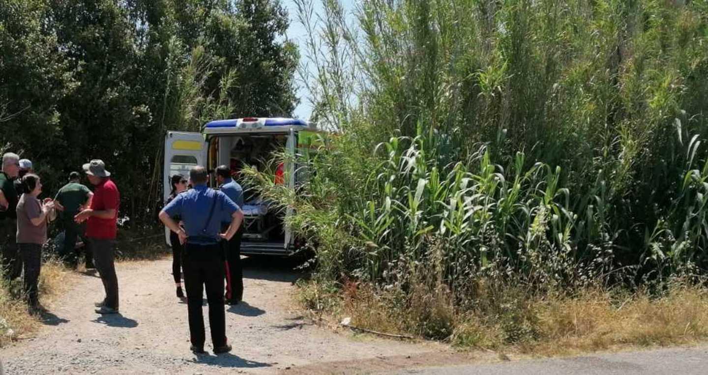 Sviene in mezzo al rogo, salvato dai barracelli 