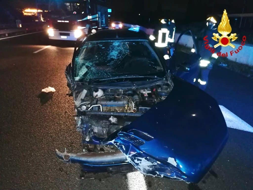 Contromano sulla 130 provoca un frontale, due feriti: uno è gravissimo