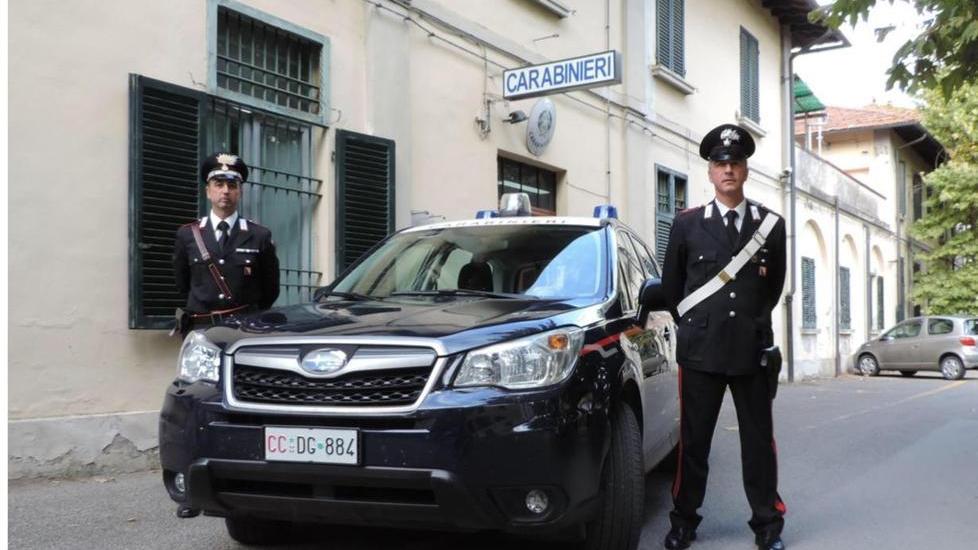 Aggredito in casa con lo Svitol, anziano reagisce a morsi e fa arrestare il rapinatore (che conosceva)