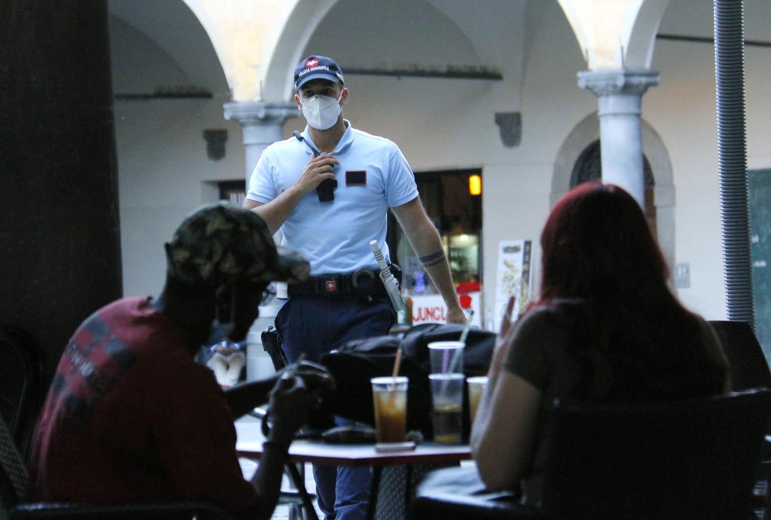 Pisa, le associazioni attaccano: «L'ordinanza anti-alcol è stata un fallimento» 