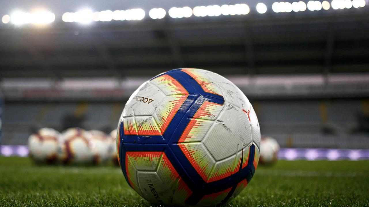Il calcio italiano riparte con la novità degli orari: tre slot alle 17,15,19,30 e 21,45