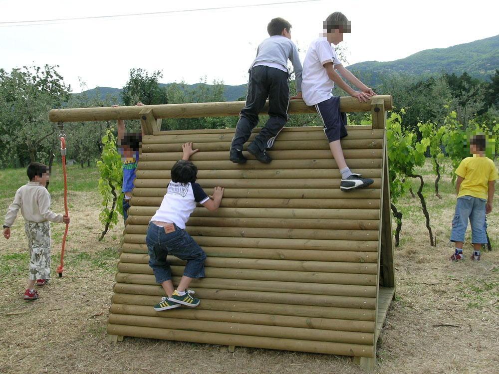Bambini a un campo estivo (archivio)